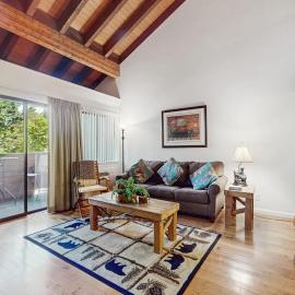 Beautiful Condo with private beach access & shared pools