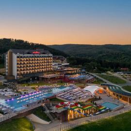 Movenpick Resort and Spa Fruske Terme, hotel en Vrdnik