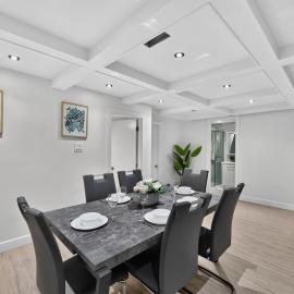 वैंकुवर में, होटल Modern and spacious 3-BR basement suite