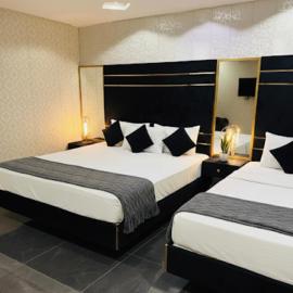 Hotel Golden, מלון בלאהור
