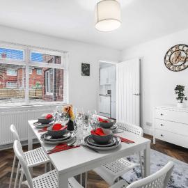 Home in Consett for 6, Free Parking, Long Stays