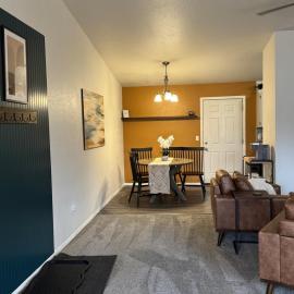Pet-Family-Friendly Duplex with Parking, hotel di Wasilla