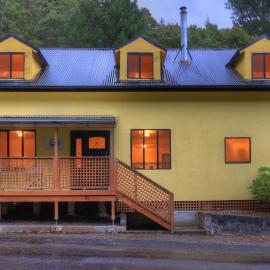 West Coast Holiday Home, hotel in Queenstown