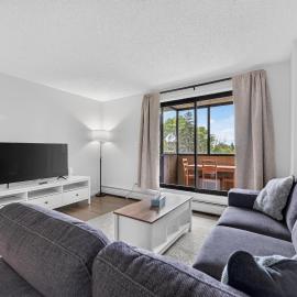 Stampede Central 2 Bedroom Condo - Pet Friendly, hotel en Calgary