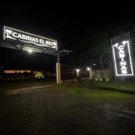Cabinas del Río, hótel í Upala