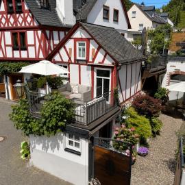 Modernes Tiny House mit Sonnenterrasse
