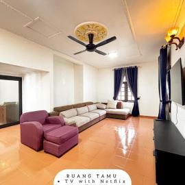 Harumi Guesthouse, hotel in Marang