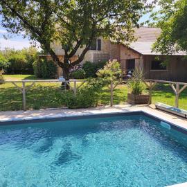 Maison en pierre avec jardin et piscine privée 8 personnes