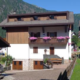 Dolomites Apartment Finestra sul Civetta