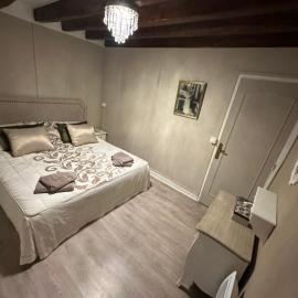 Maison de ville avec espace détente, hotel a Bléneau