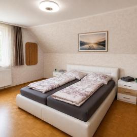 Zentrale Unterkunft mit Parkplatz inklusive, hotel in Leoben