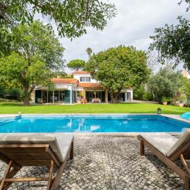 Charming House in Cascais, hotell i Alcabideche