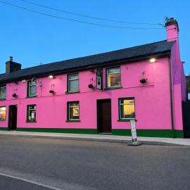 Danny's Bar & accommodation Broadford county Clare V94 E262, hotel in Broadford