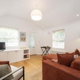 Beautiful Cottage near Richmond and River Thames - Pass the Keys, hotel in Richmond upon Thames