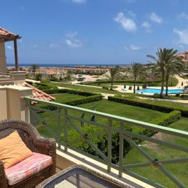 Penthouse in La Vista Bay, hotel v mestu Dawwār Ḩājj as Sayyid Rizq