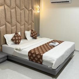 Hotel Runway, hotel em Vadodara