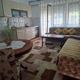 Roof - Holiday Home, hotel in Gjakove