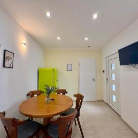 modernes Apartment 11 für Monteure und Handwerker mit eigenem Parkplatz für PKW