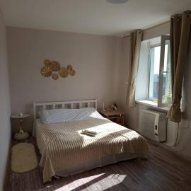 Квартира з видом на костел, hotel din Zhmerynka
