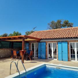 Vila s bazenom Mavrinac, hotel in Nerezine