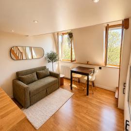 Charming Duplex by Vincennes Castle, hotel v destinaci Vincennes