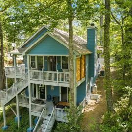 Peaceful home in a quiet cove