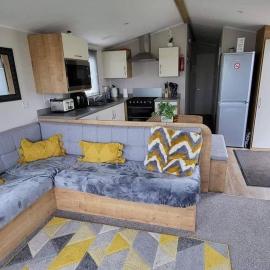 3 Bed - Sleeps 8 - Pet Friendly - Beach, hotel in Skegness