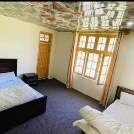 Rama Paraghon Guest House, hotel a Astor