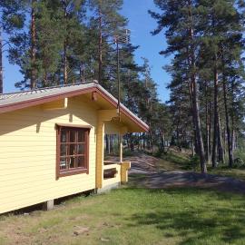 Lomamökki Rantaniemi، فندق في Isosärkilä