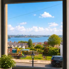 4 Bedroom Cardiff Bay View House, Hotel in Cardiff