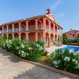Casa Manuela - pet friendly with pool, hotel Šišanban