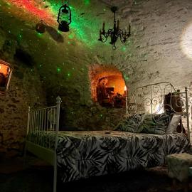 THE OLD CELLAR no shower!, hotel in Locarno