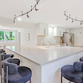 Modern 3BR With Big Kitchen & TV Rm