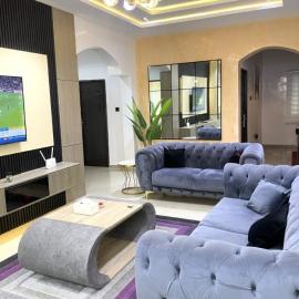 Dee's Apartment โรงแรมในGwarinpa