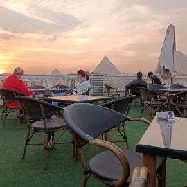 Magic pyramids star hotel