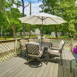 Steps to Public Beach! Water-View Cape Cod Escape, hotel a Mashpee