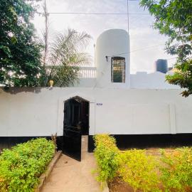Home & Heart Gambia, hotel in Brusubi