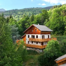 Chalet Serre Chevalier 160m2 9 pers - Sauna, 5 chambres, Hotel in Saint-Chaffrey