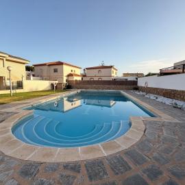 House with pool 5 minutes from the beach, Miami Platja, hotel u gradu Miami Plađa