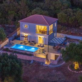 New Luxury Villa Enelia ,with Sunset view !: Fiskardo şehrinde bir otel
