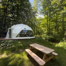 Le Dôme, nature, ressourcement et sauna, hotel u gradu 'Lac-Brome'