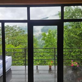 Machaxela Skyline: Tsʼkhemlisi şehrinde bir otel