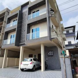 Casa Mira Homes AC Family premium Rooms with Lift access, hotel a Cochin