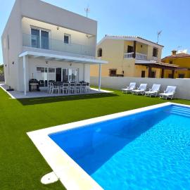 Chalet Laguna Place, hotel i Chipiona