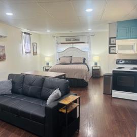 The Center Street Studio - Sleeps 4