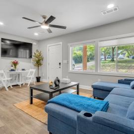Cozy Home, Family Stay with Office Space, Near Attractions!, ξενοδοχείο σε Decatur