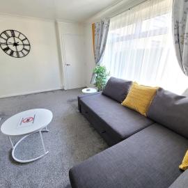 Spacious 2-Bedroom Family Friendly Retreat, hotel in Kirkheaton