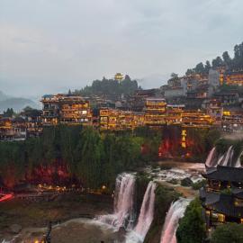 土王行宫瀑布客栈, hotel en Wangcun