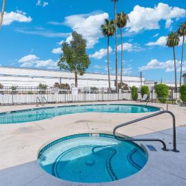 2BR Pool Hot Tub Kids Playground & BBQ Area, hotel in Mesa