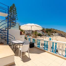 Spacious Beach Villa at Playa Blanca with Direct Beach Access, Garden, AC and Free Private Parking